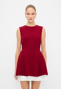 Короткое платье