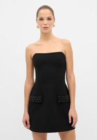 Платье без бретелек