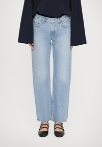 Джинсы бойфренда