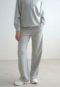 Спортивный костюм Спортивный костюм