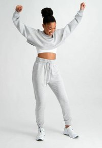 Спортивный костюм Спортивный костюм