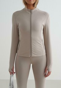 Спортивная куртка