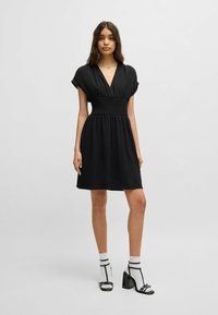 Короткое платье