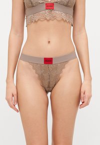 Стринги Стринги