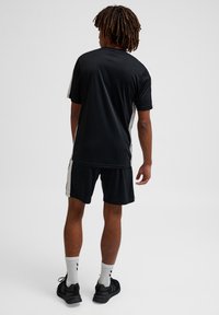 Спортивныве шорты