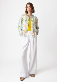 Жаккардовая вязаная кофта