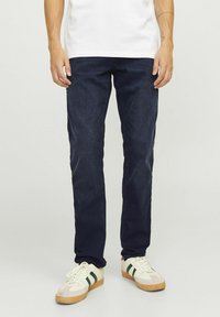 Прямые джинсы Прямые джинсы