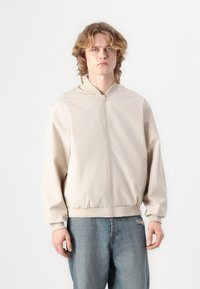 Куртка бомбер