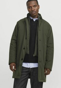 Шерстяное пальто