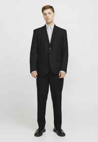 Костюм Костюм