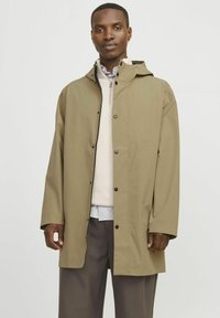 Куртка-дождевик