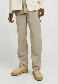 Вельветовые брюки