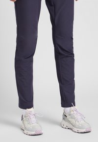 Походные ботинки