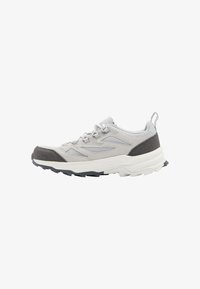 Походные ботинки