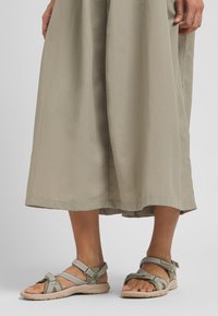 Походные сандалии