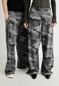 Спортивные штаны