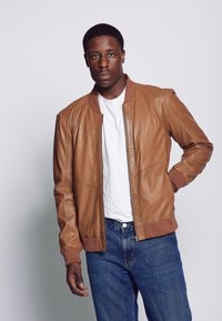 Куртка бомбер Куртка бомбер