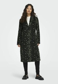 Шерстяное пальто Шерстяное пальто