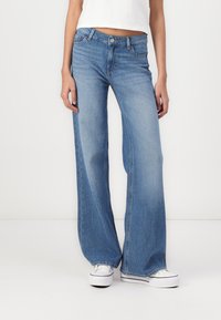 Клешеные брюки