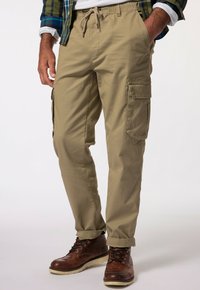 Брюки с накладными карманами