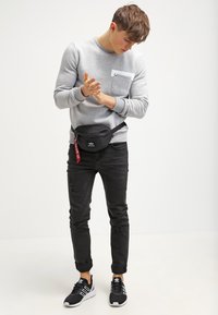 Сумка на пояс