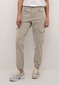 Брюки с накладными карманами