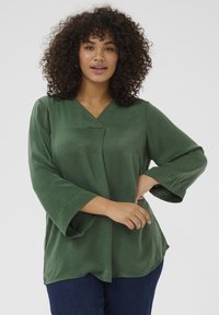 Атласная блузка