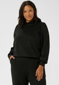 Пуловер с капюшоном