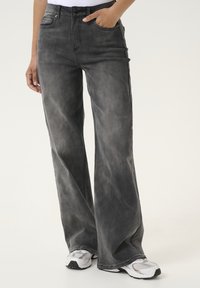 Свободные джинсы