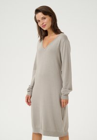 Вязаное платье