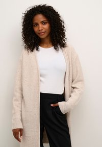 Длинный жилет