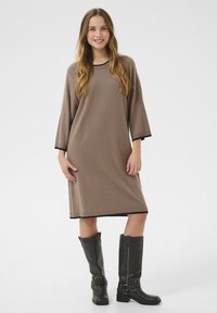 Вязаное платье Вязаное платье