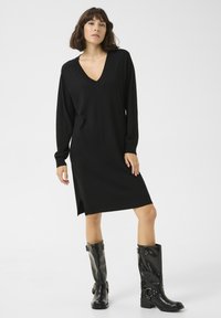 Вязаное платье