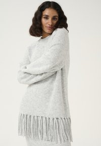 Длинный пуловер