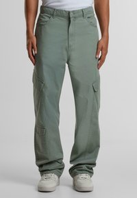 Брюки с накладными карманами