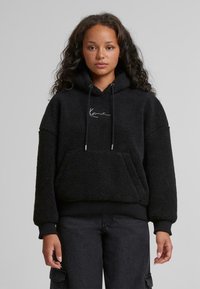 Пуловер с капюшоном