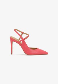 Туфли на высоком каблуке