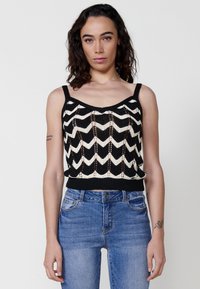 Топ на бретельках