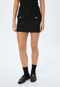 Юбка с накладными карманами