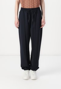 Спортивные штаны