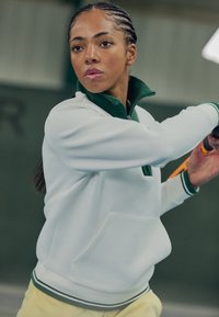 Спортивная толстовка