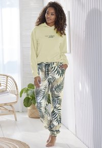 Спортивные штаны