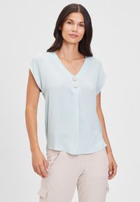 Атласная блузка