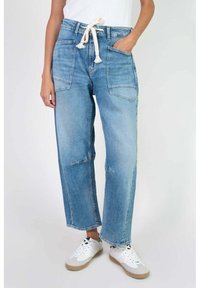 Свободные джинсы