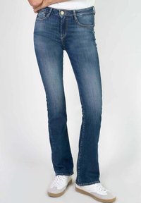 Клешеные брюки