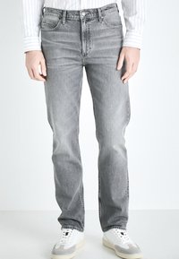 Прямые джинсы Прямые джинсы