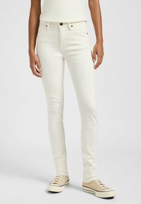 Узкие джинсы