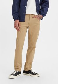 Узкие джинсы