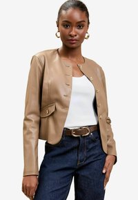 Короткая куртка