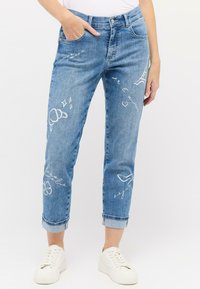 Короткие джинсы